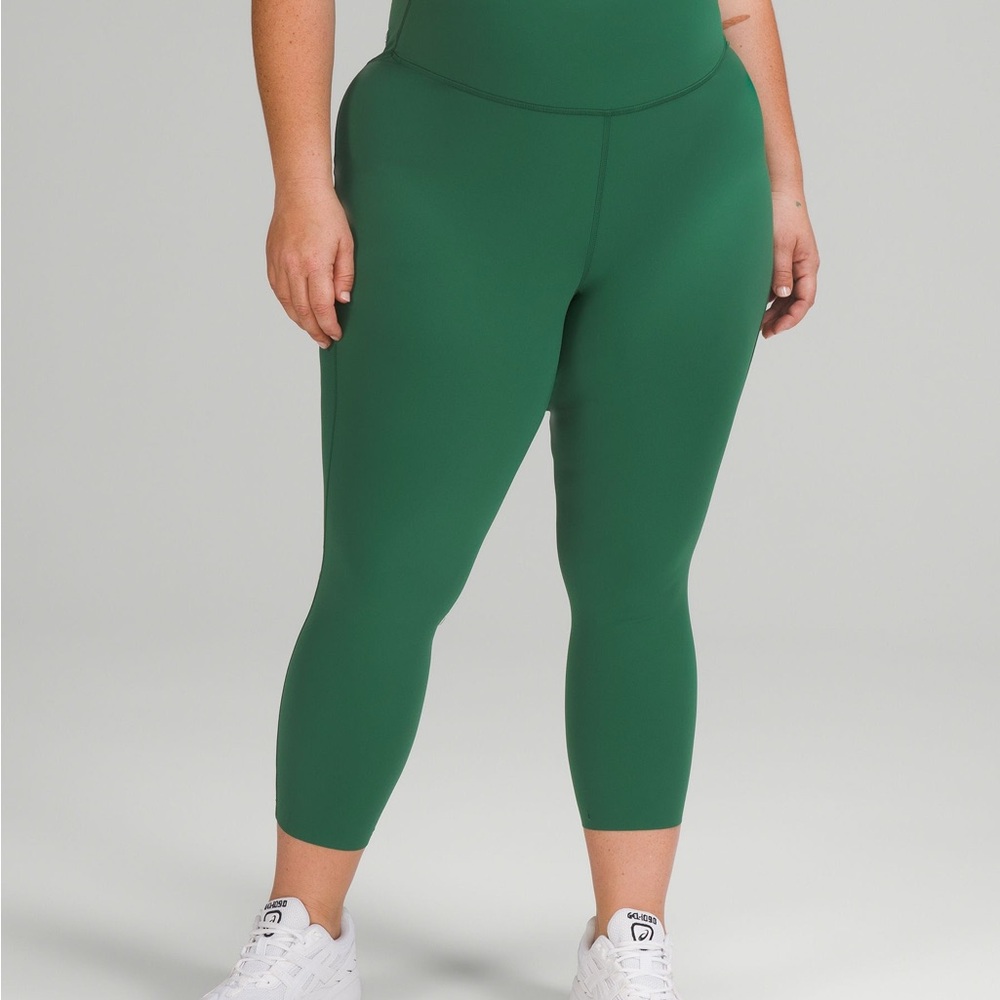 Green base pace crop 23 size 0 Women's Leggings(new no tag)